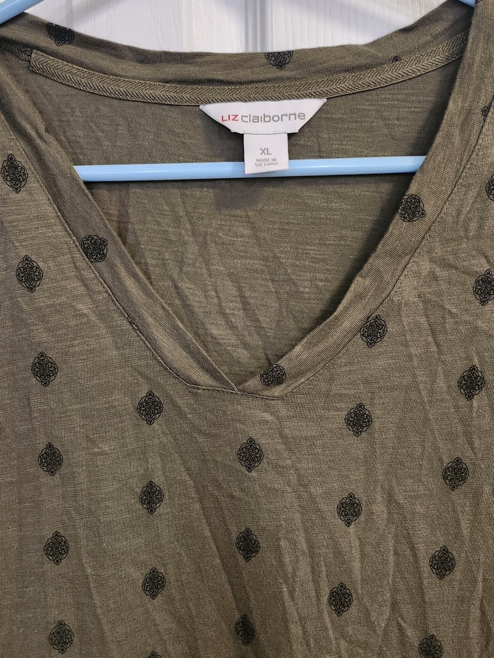 Liz Claiborne Olive Green Short Sleeve V-Neck Top with Black Dot Motif - Picture 3 of 10